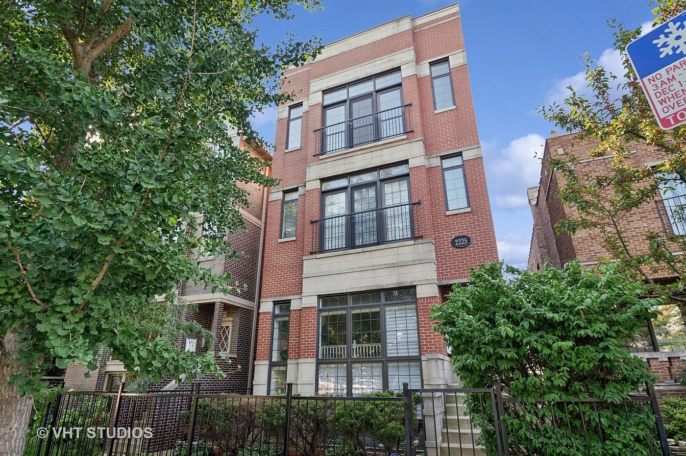 2225 W Foster Ave #3, Chicago, IL 60625