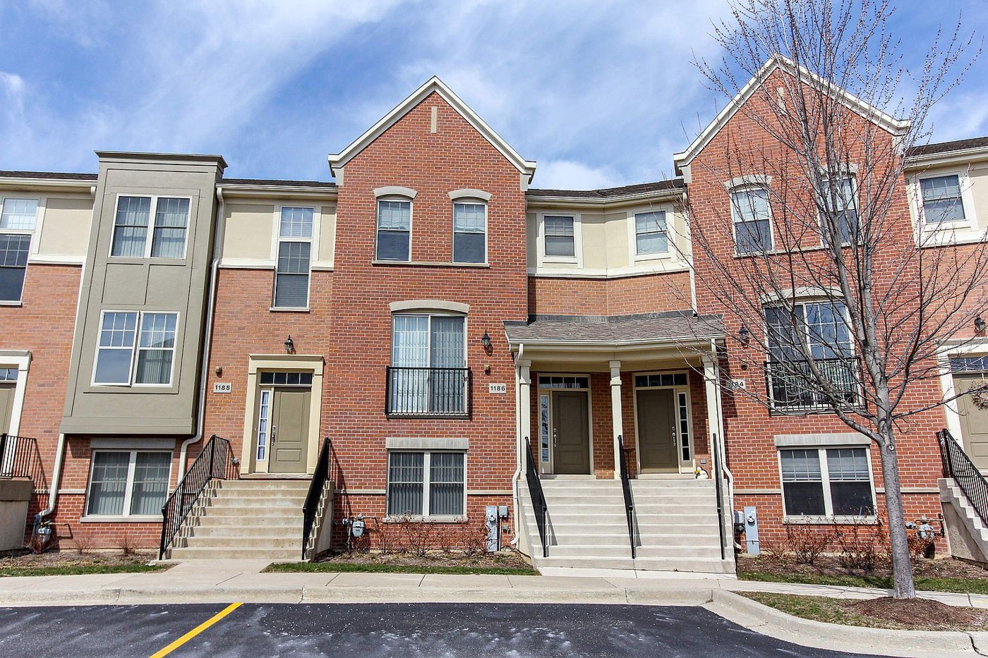 1186 Danforth Ct, Vernon Hills, IL 60061